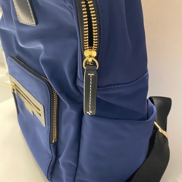 Backpack - Picture 2 of 6